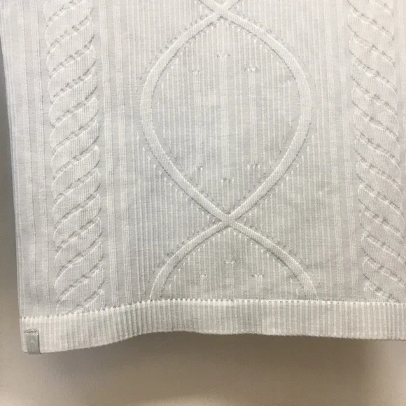 Lululemon Rest Less Pullover LS Top Silver Spoon Light Gray EUC - Picture 13 of 15